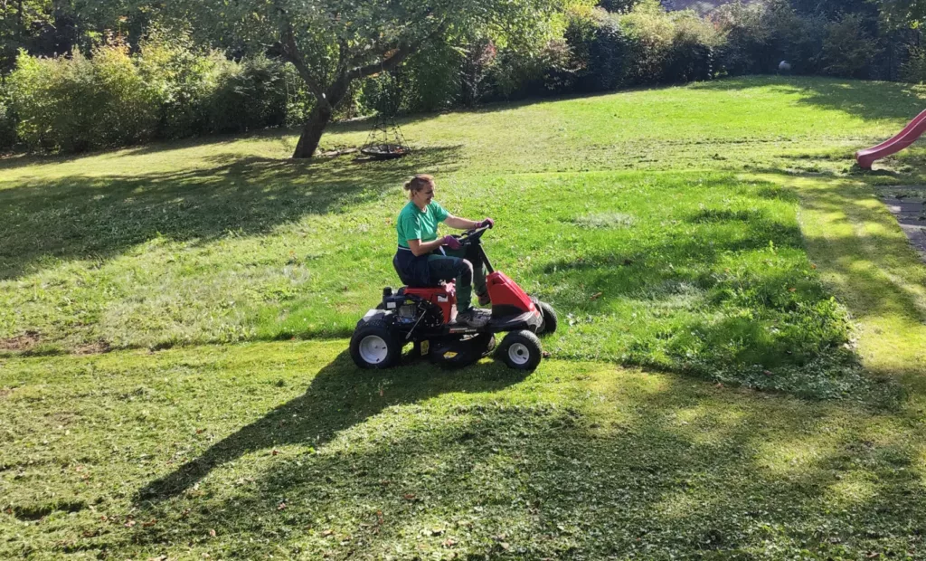 Perfekt gepflegter Rasen in kürzester Zeit - für einen makellosen Garten!